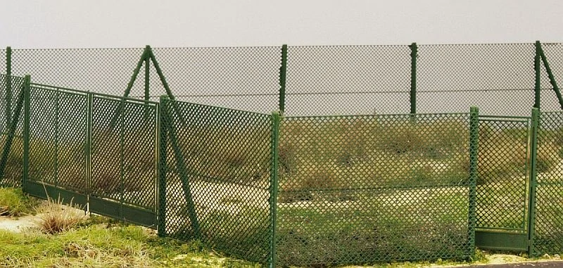 Model Scene Branky a brána k  2m plotu TT