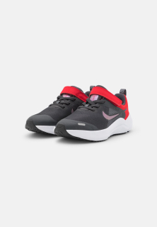 Nike Downshifter 12 dětská obuv na volný čas červená/šedá