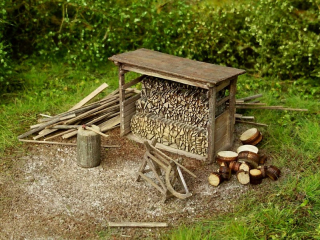 Model Scene Dřevník s nářadím TT